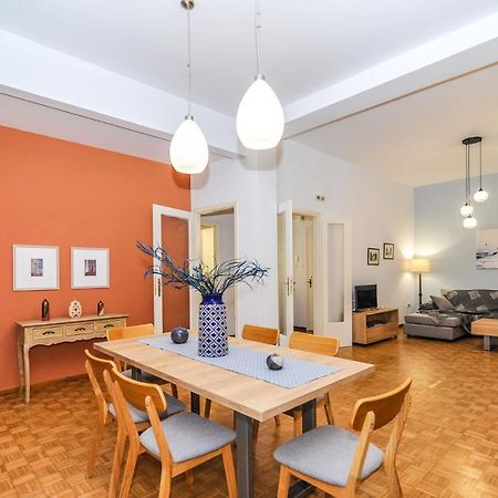 The Elegant. Spacious City Center Apartment. Ираклио Екстериор снимка